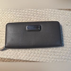 Marc Jacobs gray wallet